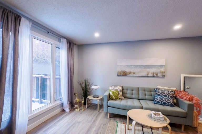 Alberta Affordable housing - renovation 4 beds townhouse in Edmonton West